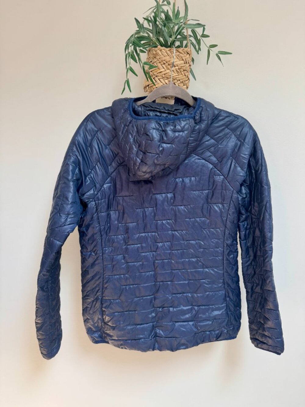 Patagonia Nano Puff Hoody, Navy, Sz Sm - Picture 4 of 4